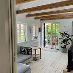 شقة Adventurous Backhouse Centrally Located In