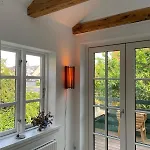 شقة Adventurous Backhouse Centrally Located In *