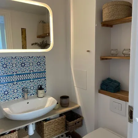Adventurous Backhouse Centrally Located In Apartment Odense