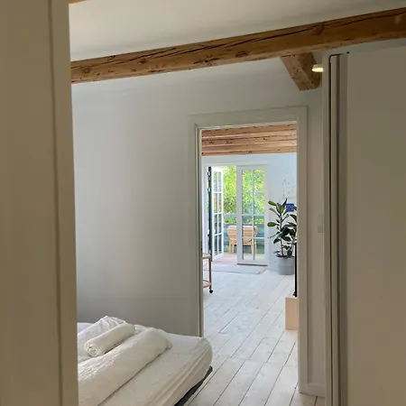 Adventurous Backhouse Centrally Located In Appartamento Odense