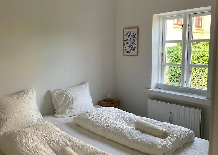 Adventurous Backhouse Centrally Located In Apartamento Odense