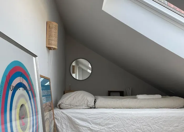 Adventurous Backhouse Centrally Located In Apartamento Odense